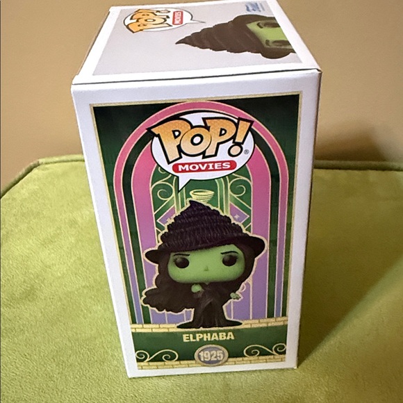 Funko Pop! Elphaba with Grimmerie - Picture 6 of 8